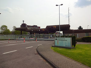 BfV Koeln-Chorweiler 44 Einfahrt.jpg