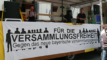 Demonstration gegen die Einschränkung der Versammlungsfreiheit